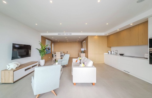 Lagos Apartment | Stylish Marina View apt. (IH 2-3B)