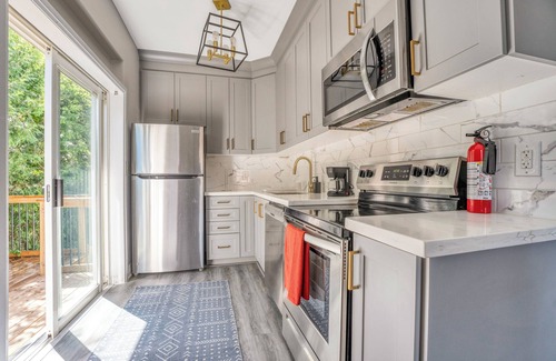 Peterborough Apartment | Stylish Mid-Century Stay, 5 Mins to Hospital