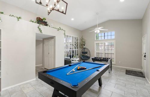Santiago House | Stylish Mid-Century 4BR Escape with Pool & Luxe Vibes