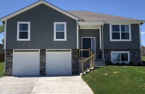 Grandview House | Stylish MidMod Premium 3QueenBdrm Home-Upper Level
