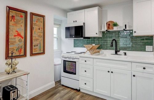 Ephrata Apartment | Stylish & Modern 1BR|Free Parking★Great Location!