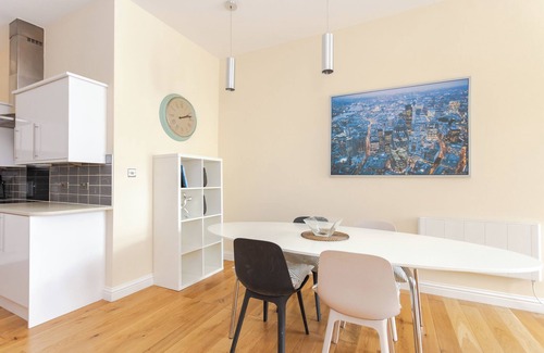 Peninsula Apartment | Stylish + modern 2 bedroom property in Greenwich!