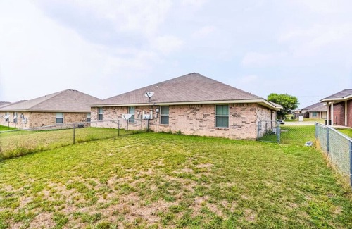 Killeen House | Stylish Modern 2BR/2BA - Spacious & comfy