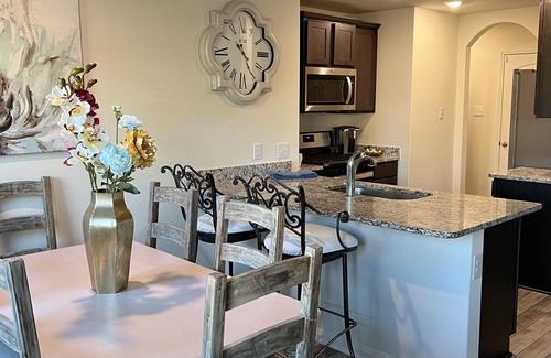 Forney House | Stylish Modern 3BD 2BA 30 minutes to Downtown Dallas Free HS-WiFi