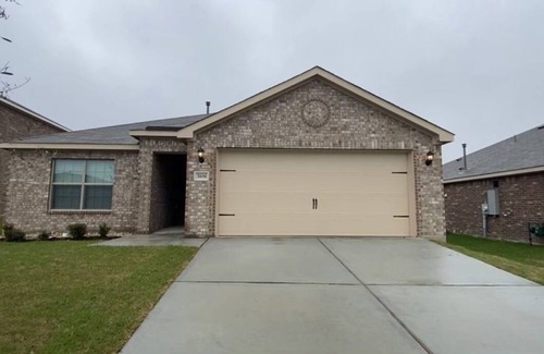 Forney House | Stylish Modern 3BD 2BA 30 minutes to Downtown Dallas Free HS-WiFi