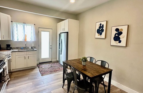 Columbus House | Stylish Modern 3BR 2 Bath Central Free Parking