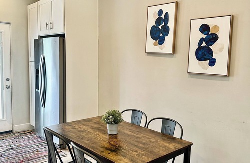 Columbus House | Stylish Modern 3BR 2 Bath Central Free Parking
