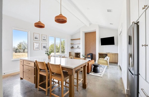 Thurber Cabin | Stylish Modern Cabin with hill country views!