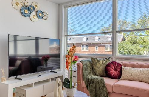 16th Street Heights Apartment | Stylish, Modern & Cozy
