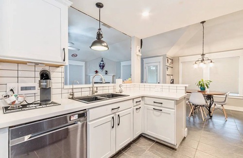Kyle House | Stylish & Modern Getaway Near Austin & San Marcos!