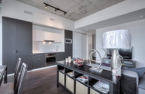 West Don Lands Condo | STYLISH MODERN LOFT 2 BED/2 BATH IN THE HEART OF TORONTO