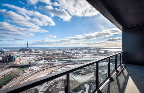 West Don Lands Condo | STYLISH MODERN LOFT 2 BED/2 BATH IN THE HEART OF TORONTO