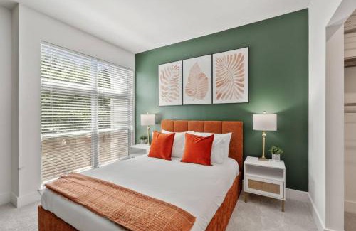Reynoldstown Apartment | Stylish Modern Queen Suite Parking Pet Friendly