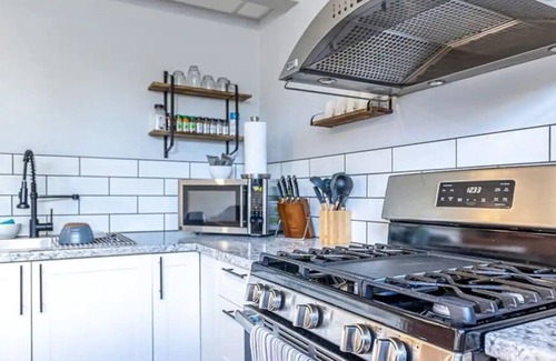 Prince George House | Stylish & Modern room w/ WiFI