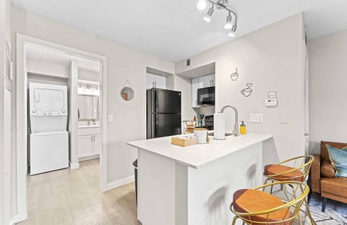 Greystone Center Apartment | Stylish modern studio close to Downtown and Domain