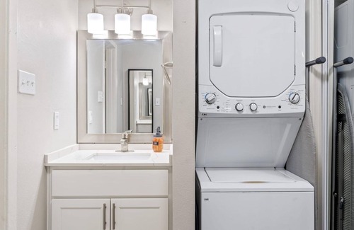 Allandale Apartment | Stylish Modern Studio Close to Downtown and Domain