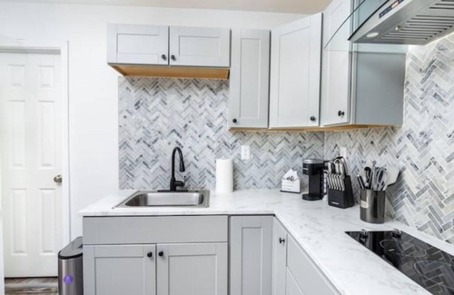 Maryvale Apartment | Stylish & Modern Studio in Phoenix ~ QueenBed