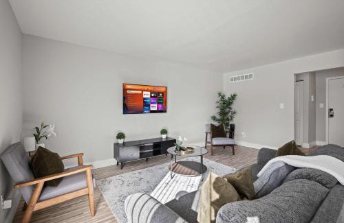 Rochester Apartment | Stylish & Modern Unit Prime Location & Comfort