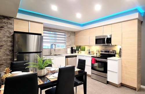 Winnipeg House | Stylish Modern & Unique Property: A Chic Haven for Discerning Guests