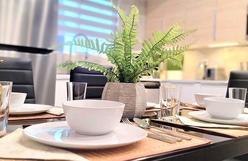 Winnipeg House | Stylish Modern & Unique Property: A Chic Haven for Discerning Guests