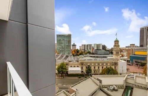 Auckland Central Business District Apartment | Stylish Modern Unit w Balcony and Pool Zodiak Stays