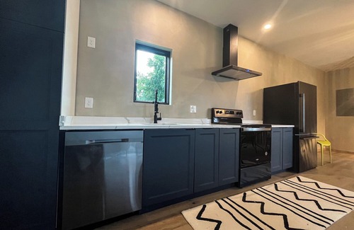 Morganza House | Stylish & Modern Waterfront retreat, Serene and with great views,1Hr to DC
