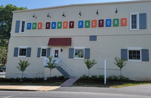 Elizabethtown Apartment | Stylish New Apartment with New Furnishings in Renovated Building!