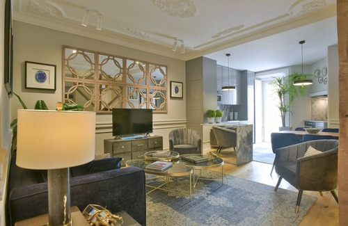 Alfama Apartment | STYLISH NEW APARTMENT RICE