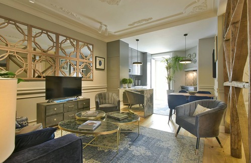 Alfama Apartment | STYLISH NEW APARTMENT RICE