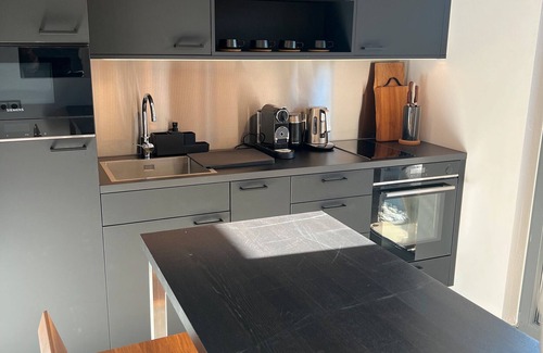 Meppen House | Stylish New Holiday Apartment with Shared Terrace, Shared Garden, and Wi-Fi