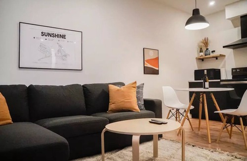 Cochrane House | Stylish New Suite next door to the Rockies