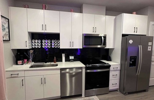 McNeil Apartment | Stylish North Austin Stay | Pool, Gym & Workspace