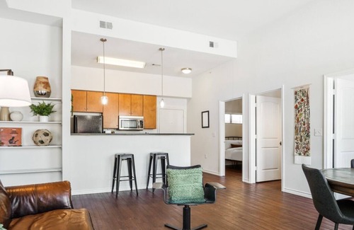 North Loop Apartment | Stylish North Lamar Gem for a Group + Free Parking