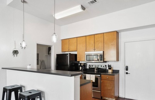 North Loop Apartment | Stylish North Lamar Gem for a Group + Free Parking