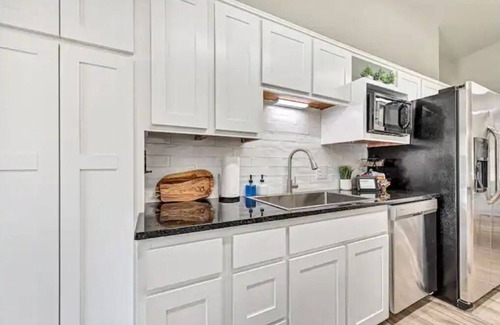 Bella Vista House | Stylish NWA pool table, family oasis!
