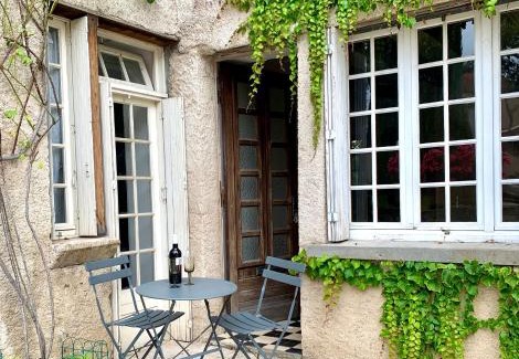Saint-Vincent-Rive-d'Olt Apartment | stylish one bedroom apartment in a lovely village
