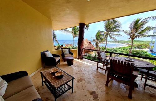 Majahual Apartment | STYLISH OCEANFRONT CONDO with POOL