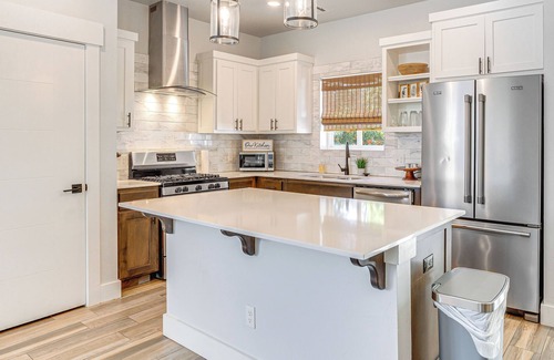 Central Oklahoma City House | Stylish OKC Farmhouse w/Garden - Close to OU