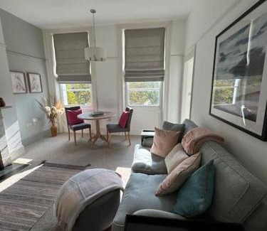 Cheltenham Apartment | Stylish One Bed Flat in Central Cheltenham
