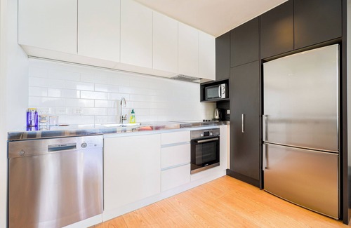 Newton Apartment | Stylish One Bedroom Apartment With Free Parking