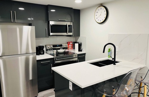 Southwest Edmonton House | Stylish One Bedroom Cozy Home