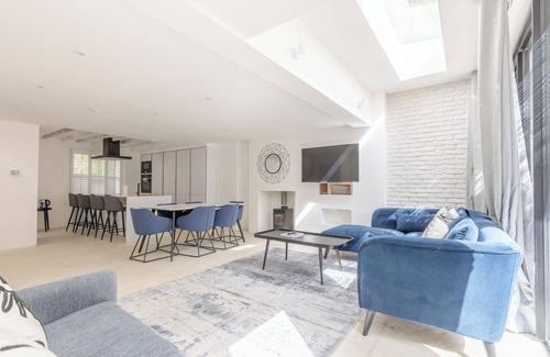Haggerston Apartment | Stylish open-plan 2BD Flat, Sleeps 6, Hackney