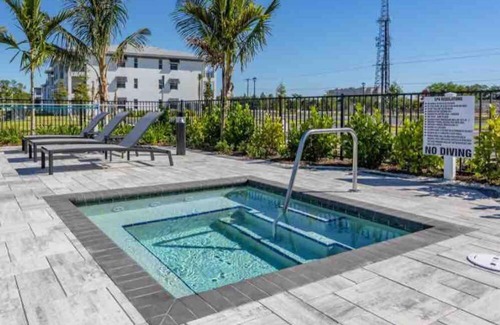 Eastwood Village Apartment | Stylish Perfect Retreat with Pool & Hot Tub #107