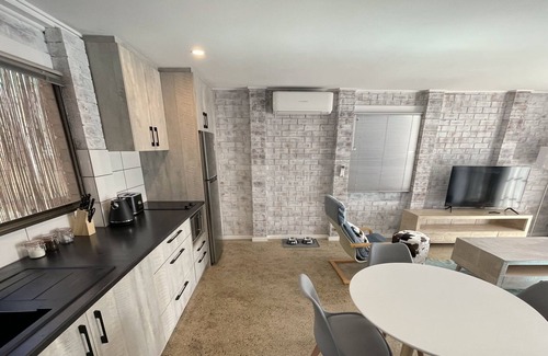Green Point Apartment | Stylish pet friendly studio minutes to lake and beach