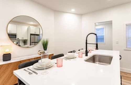 Mount Washington House | Stylish Pittsburgh Gem; Free Parking, Pets OK