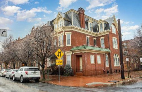 Downtown Harrisburg Apartment | Stylish Private 2 Bed Apt