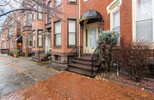 Downtown Harrisburg Apartment | Stylish Private 2 Bed Apt