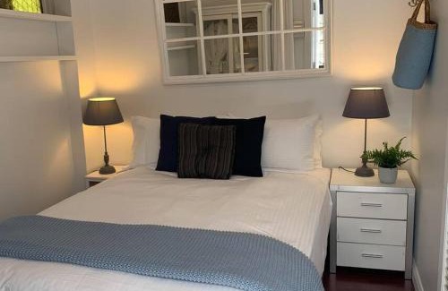Brighton Apartment | Stylish Private Studio, Close to Beach, WIFI, Parking