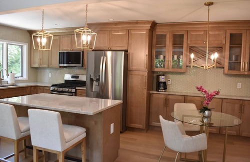 Troy House | Stylish Renovated Ranch, 4 Bed/3.5 Bath, North Troy in Private Cul-de-Sac