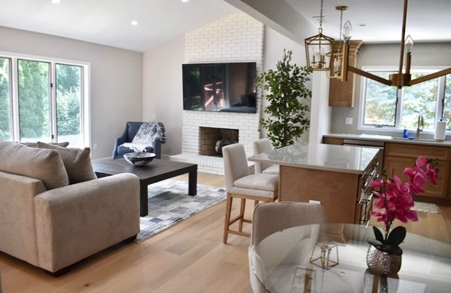 Troy House | Stylish Renovated Ranch, 4 Bed/3.5 Bath, North Troy in Private Cul-de-Sac